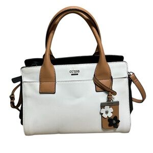 Guess bag. Color: White.
